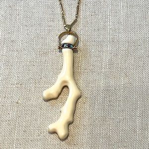 Stella & Dot coral pendant necklace